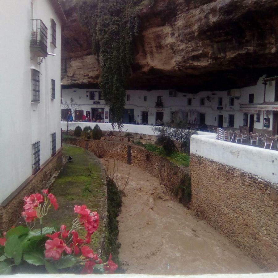 La Casa Del Rio Appartement Setenil De Las Bodegas Buitenkant foto